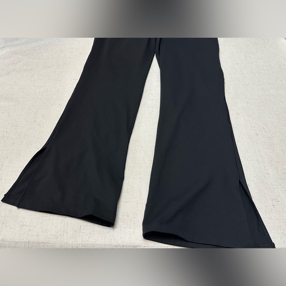 GAP Women's Classic Black Leggings - Picture 4 of 9